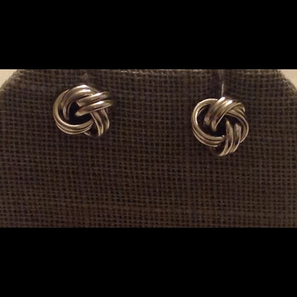 LAST 1 🌺 STERLING SILVER (925) LOVE KNOT EARRINGS - Picture 3 of 3